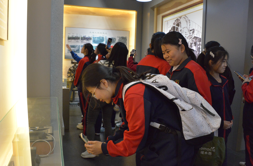 2024年3月31日雪宫中学师生到永利集团304官网博物馆发展社会实际活动